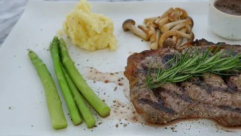 Grilled beef steak Video stock 82537028