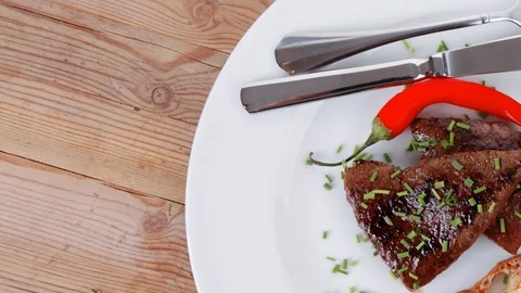 Grilled beef steak served on white plate Vídeos de archivo 88890355