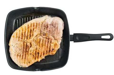 Grilled bone in pork shoulder cooked in grill pan juicy meat with grill mar.. Stockfoto's