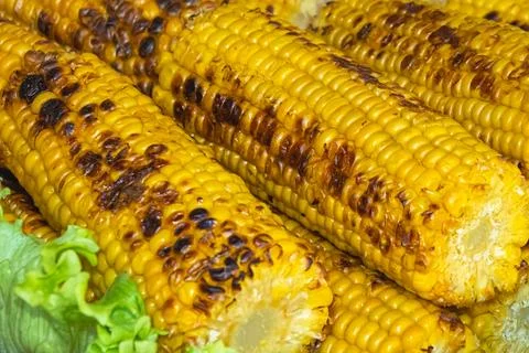 Grilled corn on the cob with charred kernels served on barbecue platter wit.. Stock Photos