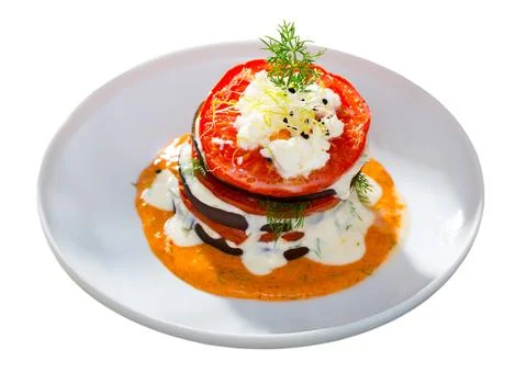 Grilled eggplant and tomatoes stack with spicy sauce Foto stock