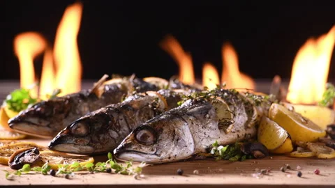 Grilled fish and various vegetables in iron plate 库存影片 145385913