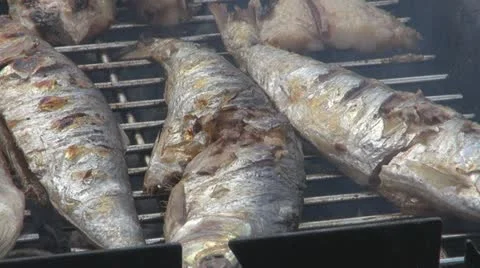 Grilled fish Vídeos de archivo 11742125