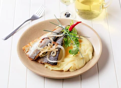 Grilled fish with onions and mashed potatoes Stock Photos