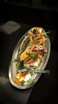 Grilled Fish Platter in Restaurant Setting Fotos Stock