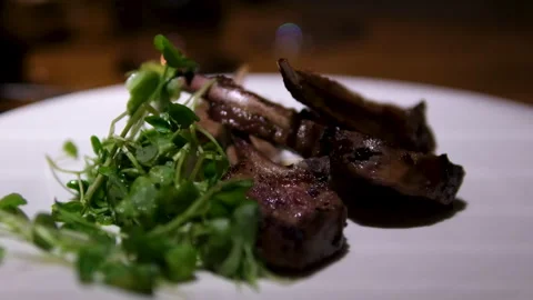 Grilled Lamb Chops with Fresh Asparagus and Sauce Vídeo Stock 302094837