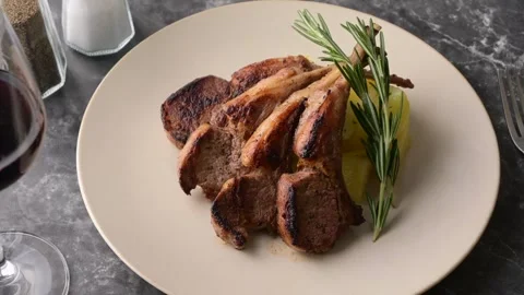 Grilled lamb chops with red wine Stock-Footage 270802416