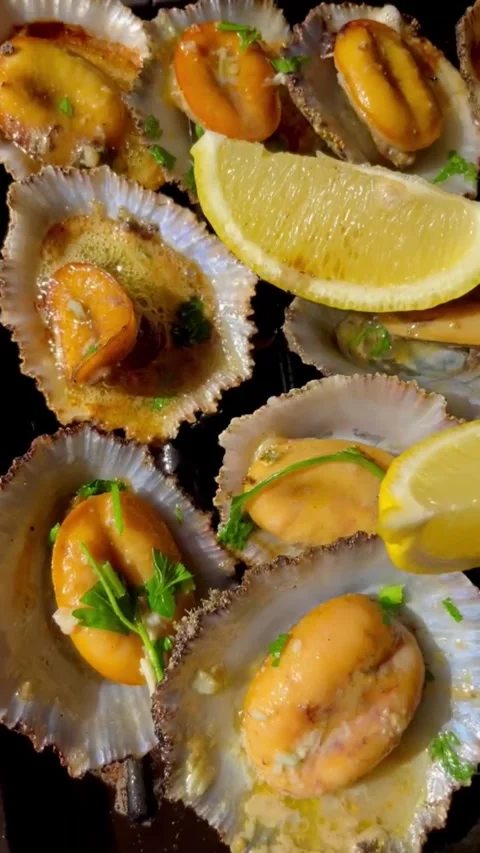 Grilled Lapas (Limpets) with Lemon and Garlic - Traditional Azorean Seafood Dish Stock-Footage 283628061