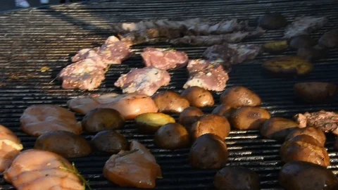 Grilled meat and potatoes 스톡 동영상 115447638