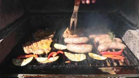 Grilled meat and vegetables Vidéo 88200682