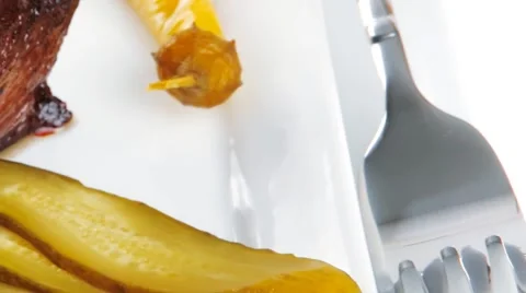 Grilled meat chunk with vegetables Vídeos de archivo 54638770