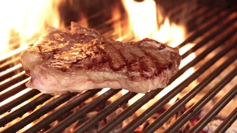 Grilled meat on the grill. Video stock 144219660