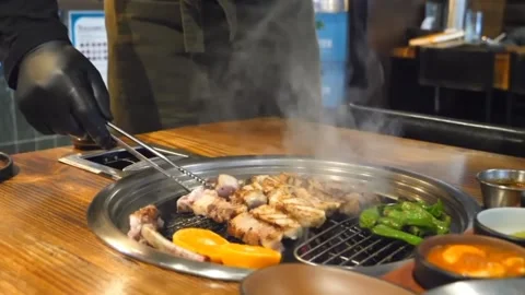Grilled meat with vegetable 4K video shot Stock-Footage 207362944