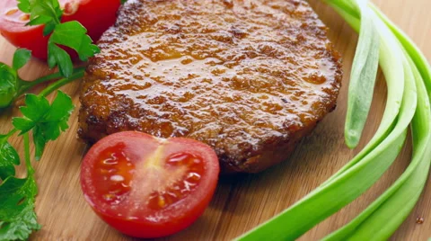 Grilled meat on a white plate Video stock 47948649