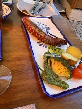 Grilled Octopus with Roasted Vegetables Stock-Fotos