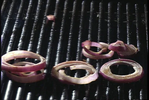 Grilled onions 2 Stock-Footage 145325