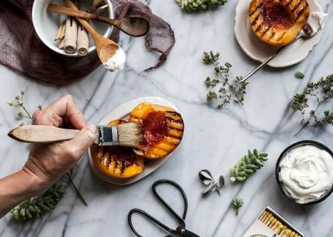 Grilled peaches Foto stock