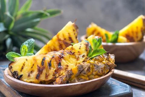 Grilled pineapple slices Stock-Fotos