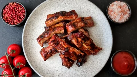Grilled pork or beef ribs seasoned with salt and spices, served in sauce. Grille Stock Footage 345108924