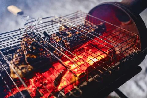 Grilled ribs in a grid Foto stock
