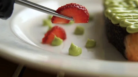 Grilled salmon and mashed avocado with pieces of strawberries Vídeo Stock 113223586