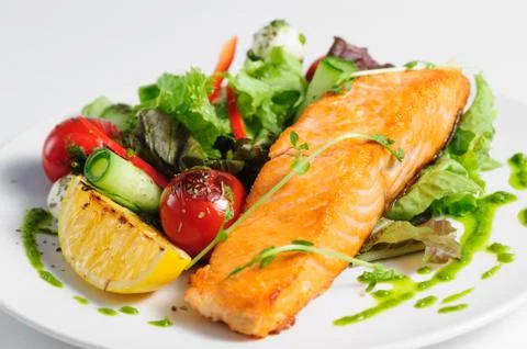 Grilled salmon and vegetables Stock-Fotos