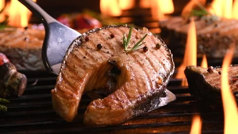 Grilled salmon fish with various vegetables on the flaming grill Video stock 146201953
