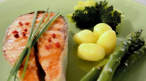 Grilled salmon with vegetables 動画素材 37693053