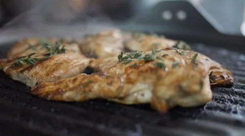 Grilled thyme chicken Video stock 53804886