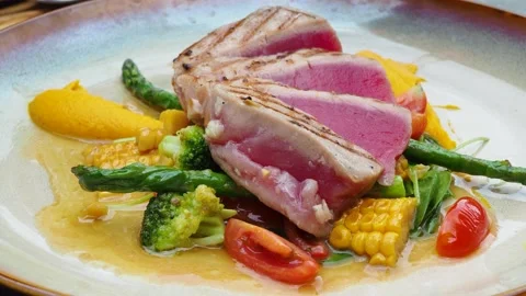 Grilled tuna steak with vegetables Stock Footage 141946961