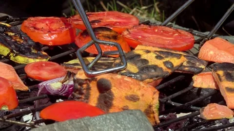 Grilled vegetables, cooking outdoors 库存影片 152612688