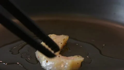 Grilling chicken breast Video stock 145081411