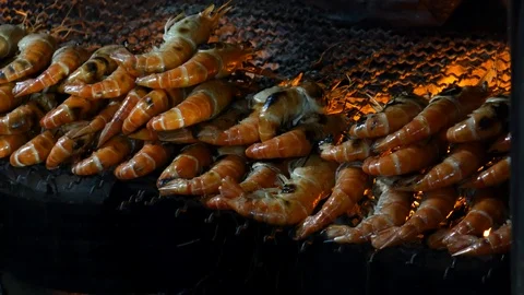 Grilling Giant shrimps Stock-Footage 107907686