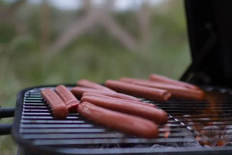 Grilling Hotdogs Stock-Fotos