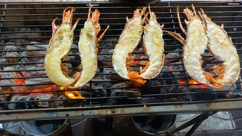 Grilling lobsters Stock-Footage 107460770