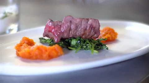 Grilling meat and plating Video stock 62590134