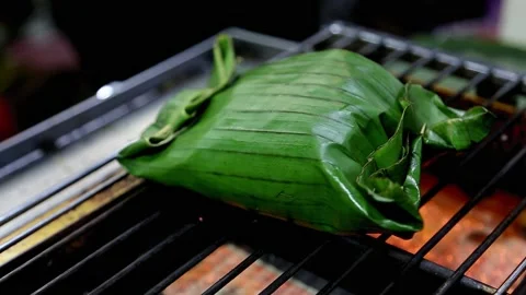 Grilling rice on the grill while turning the grilled rice 動画素材 300621123