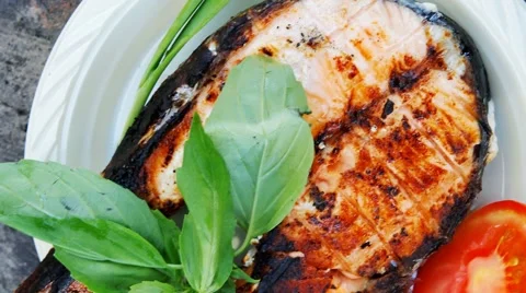 Grilling salmon on grid over barbecue Vídeos de archivo 59551750