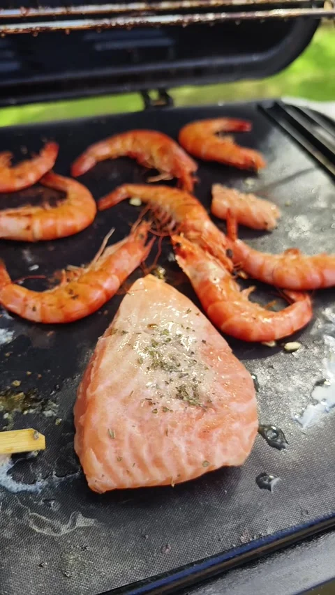 Grilling tiger prawns. Video stock 269530231