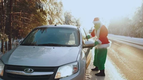 Hilarious Inflatable Grinch Car Buddy For Free In Washington, DC