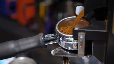 Grind fresh coffee beans 스톡 동영상 200391543