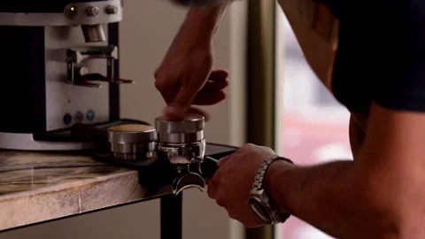 Grinded coffee beans being compressed by barista 動画素材 166986135