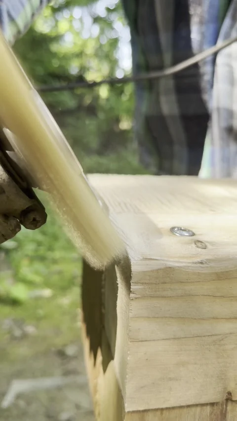 Grinding and Smoothing Wooden Structure With Angle Grinder 库存影片 342167045