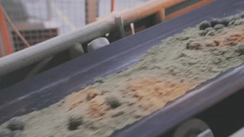 Grinding bulk materials in a ball mill. Conveyor Belt Line, Sand Conveyor Belt Vidéo 141740406