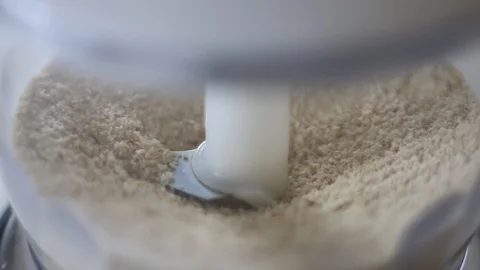 Grinding loose mixture in blender Video stock 110756062