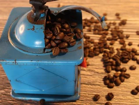 Grinding machine coffee beans old manual metal grinder Фото