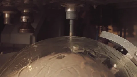 Grinding machine for glass spheres Video stock 83654745