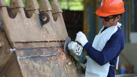 Grinding wheel electric on steel structure in factory sparks from grinding .. Video stock 336936879