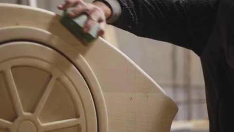 Grinding wood in the workshop Stockbeeldmateriaal 104540642