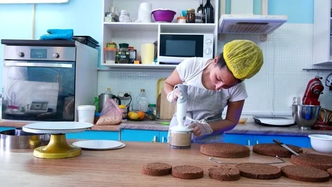 Grinds nuts for cream Stock Footage 75489825